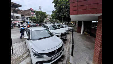 Parking chaos grips city: Commuters struggle, MC loses revenue