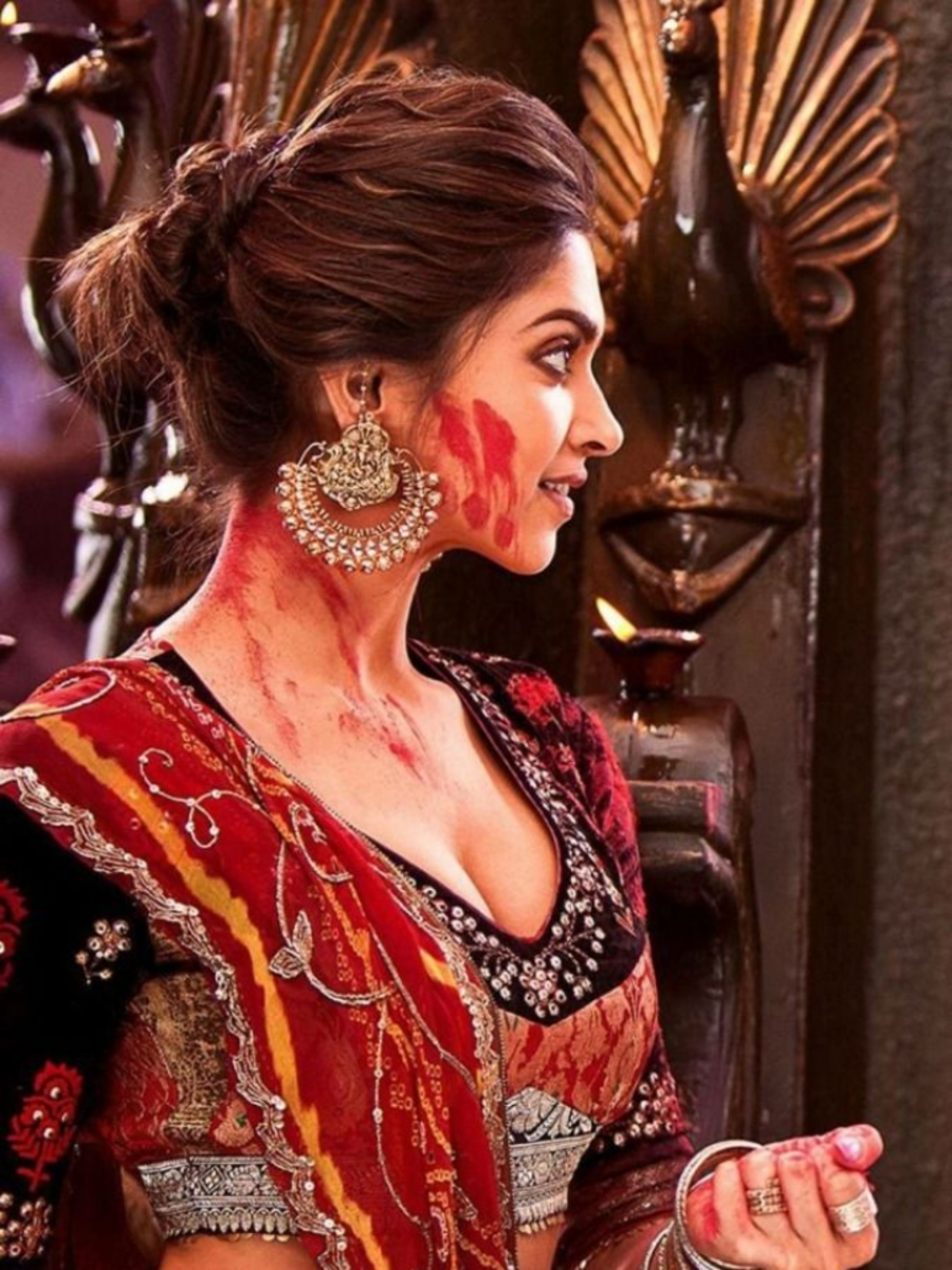 Deepika Padukone to Katrina Kaif: Traditional Holi ensembles inspired by Bollywood beauties