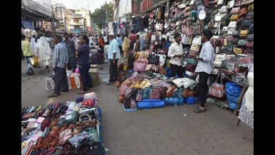 Police evict hawkers, reclaim parking lots in New Market zone