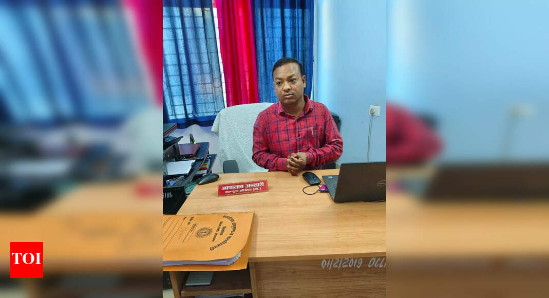 ACB nabs Chatra govt computer operator for graft | Ranchi News - The ...
