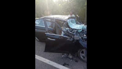 Man dies as car rams into truck on ORR