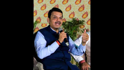 Cong plans to file privilege notice against Fadnavis