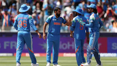 India players wear black armbands for Shivalkar