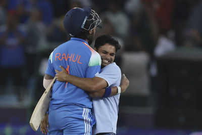 Watch: KL Rahul hugs fan after hitting the winning runs against Australia in Champions Trophy semi-final