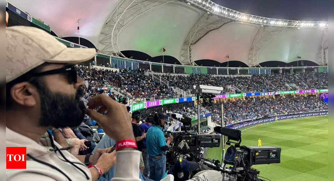 Fans thrilled as Silambarasan watches the India vs. Australia clash in Dubai stadium