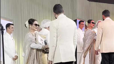 Netizens wonder why Rekha ignored Akshay Kumar while she hugged Abhishek Bachchan and greeted Shikhar Dhawan, as the video goes viral