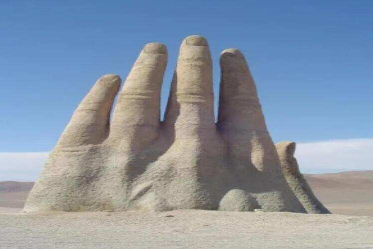 Hand of the Desert &ndash; Chile