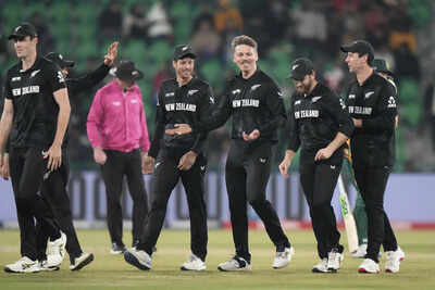 New Zealand outbat South Africa to set up Champions Trophy final with India