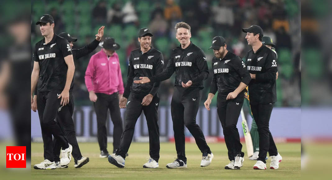 NZ outbat SA to set up Champions Trophy final with India