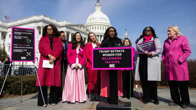 Video: Women Democrats wear pink in protest against Trump’s policies at joint Congress address