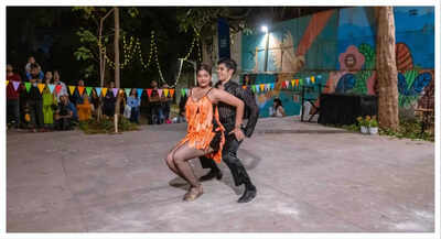 Artistes from across Mumbai take to the steps of Bandra