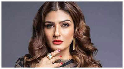 Raveena Tandon gifts earrings to paparazzo at airport after giving gold wedding bangles to a bride at mass wedding; fans REACT