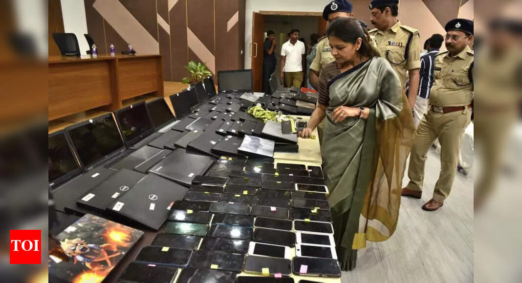 63 held at fake call centre at Hi-Tec City; PayPal customers in US ...