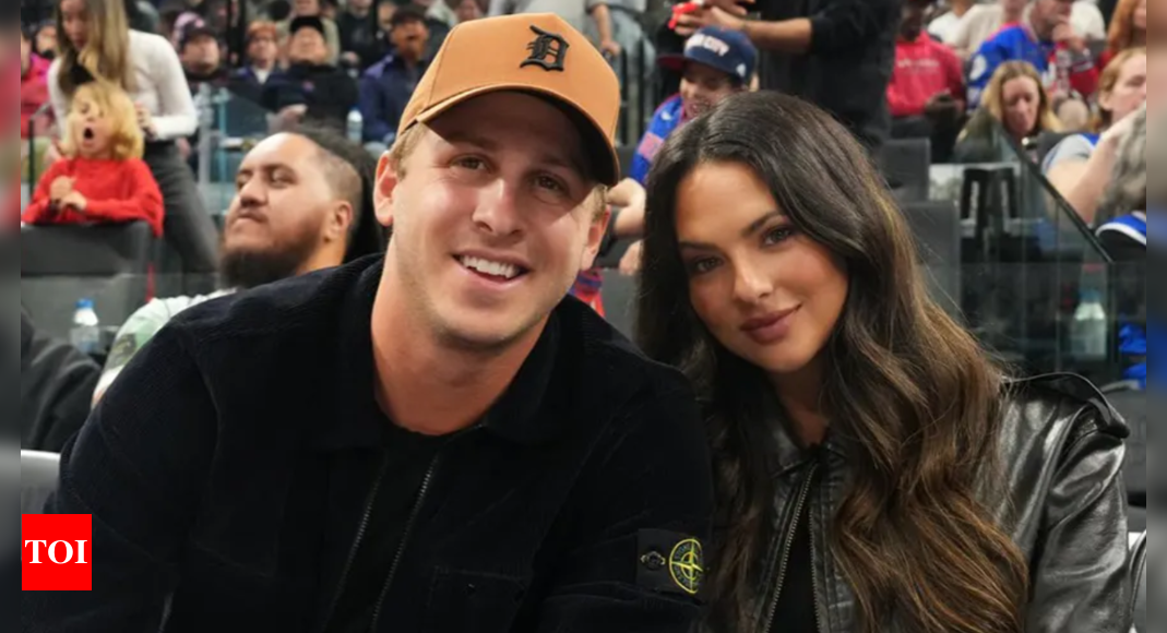 Pregnant Christen Harper Steals Show at Los Angeles Clippers vs Detroit Pistons Game with Jared Goff