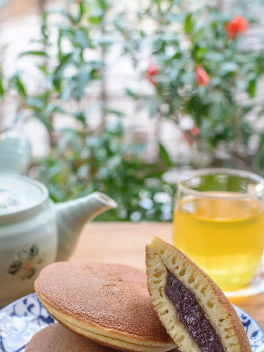 Japanese Dora Cake Recipe: How to make Japanese Dora Cake in a pan | Times of India