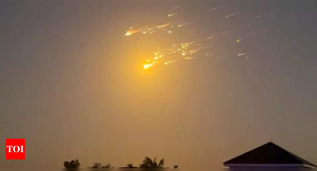 SpaceX's Starship explodes, passenger captures burning debris falling from the sky