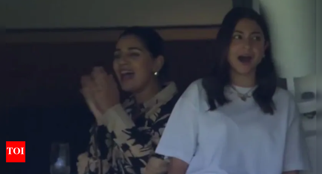 Viral throwback moment: Anushka Sharma and Sanjana's priceless reaction to Australia's last-wicket fall