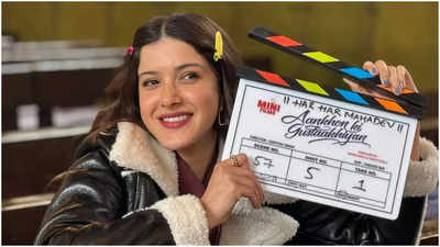 Shanaya Kapoor shares joyful moments from 'Aankhon Ki Gustaakhiyan' set - See post