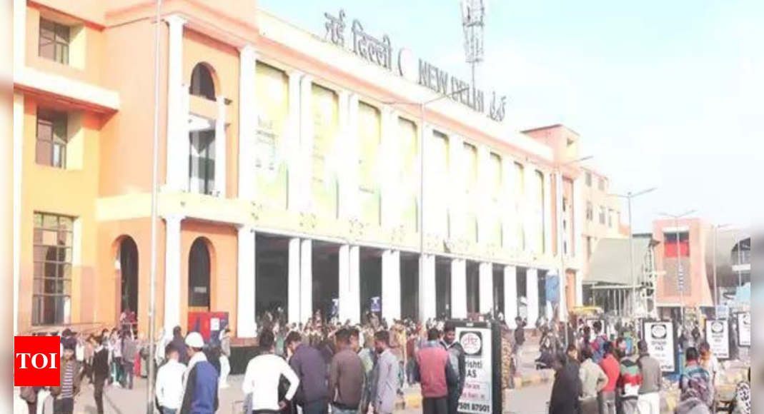 Crowd management: Station directors to control ticket sale as per station capacity, available trains