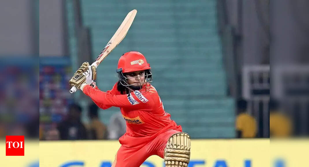 Gujarat Giants edge past Delhi Capitals to keep playoff hopes alive ...