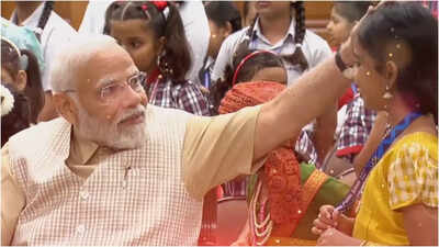 Bow to our Nari Shakti': PM Modi hands over social media to women ...