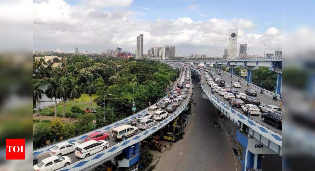 15,000 cars per hour on Kolkata's busiest flyover 'Maa' at morning peak, 19,000 in evening