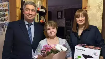 Russian officials gift meat grinder to mother of soldier killed in Ukraine’s ‘meat grinder’ war