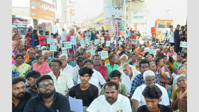 Pallipalayam residents protest move to open liquor shop, disrupt traffic