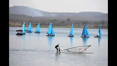 Semi-finals of Central Command Sailing Regatta held, final today ...