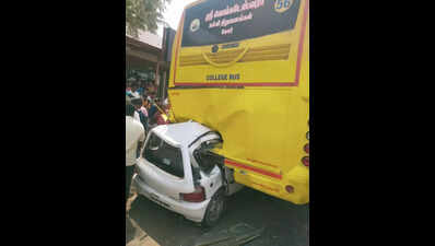 Man dies after car rams bus in Erode