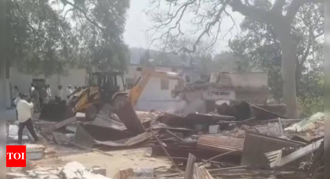 Devotees protest forest department’s move to demolish Kasinayana Ashram in Andhra Pradesh's Nallamala