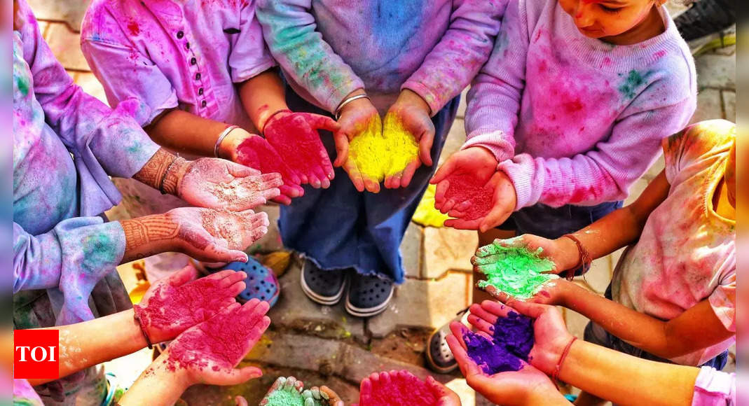 50+ Happy Holi Wishes, Messages and Greetings for Holi 2025