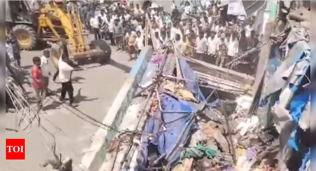 Commercial building collapses in Karnataka's Belur; 3 dead