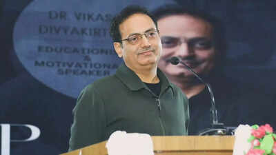 बेटे को महिलाओं का सम्मान करना सिखाएं: विकास दिव्यकीर्ति