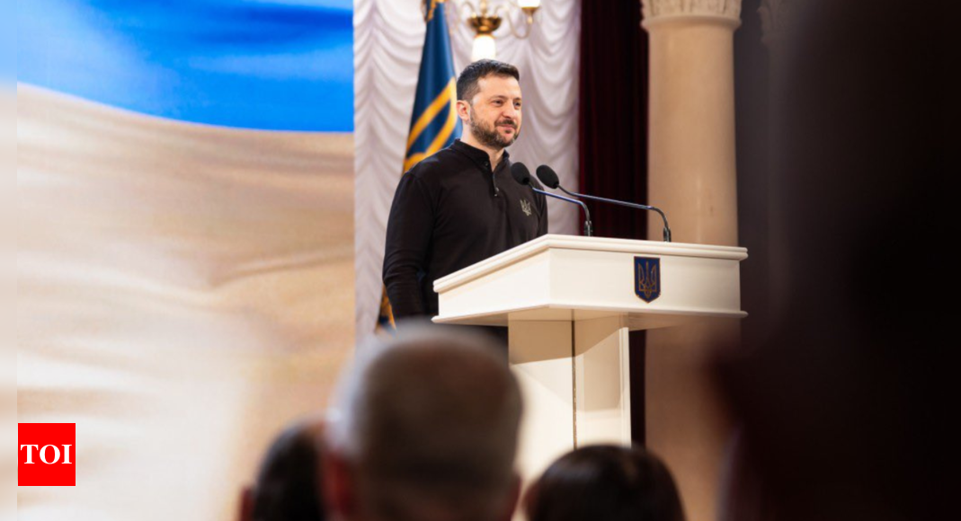 'Sorry, I'm not in a suit': Zelenskyy's speech earns applause - watch