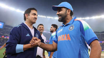 Gautam Gambhir vs Navjot Singh Sidhu in 'shayari' contest after India’s Champions Trophy win – WATCH – The Times of India