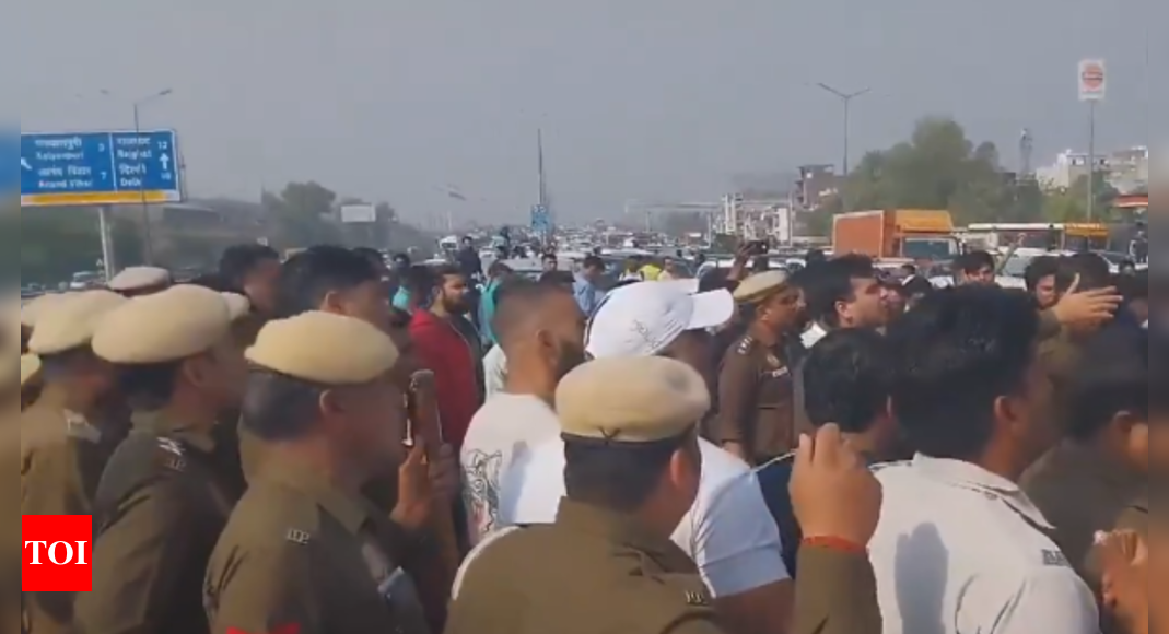 32-year-old man shot dead in Delhi's Ghazipur, sparking massive protest on NH 24