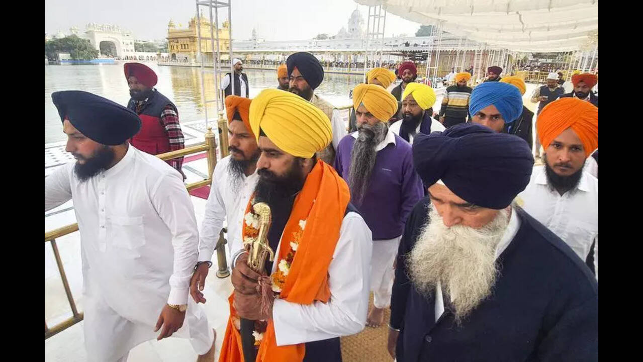 Muted ceremony marks Giani Kuldeeps jathedar installation | Chandigarh  News - The Times of India
