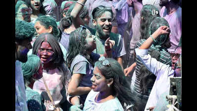 holi celebration in daman