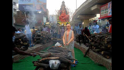 Holika on theme of ‘Masane ki Holi’ in city