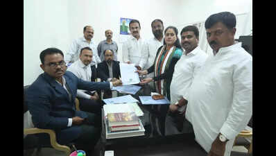 Cong faces minority backlash