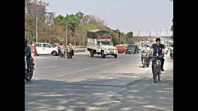 Shastrinagar entry to Kalyaninagar blocked, leads to chaos ...