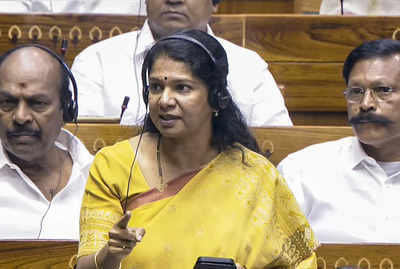 DMK slaps privilege notice on education minister