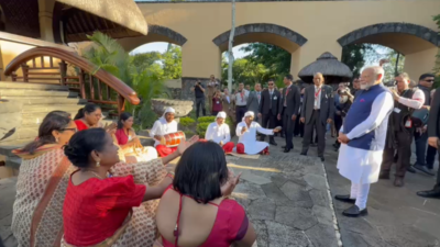 Watch: PM Modi receives traditional Bihari welcome in Mauritius