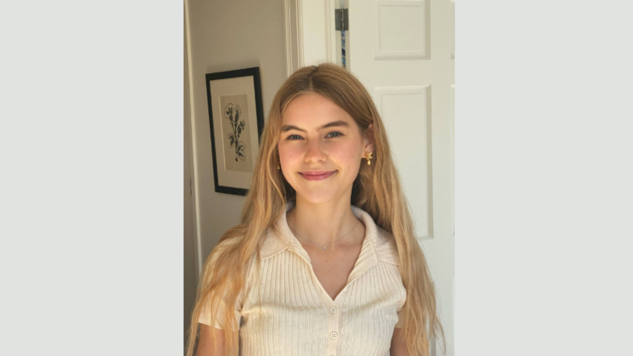 Cleo Carney's heartfelt introduction of her dad Mark Carney, who is set to  become the 24th Canadian Prime Minister: "A leader who always shows up" | -  The Times of India