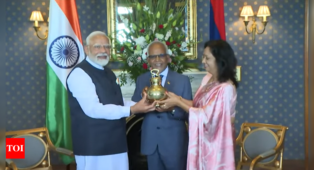 Watch: PM Modi gifts Gangajal from Maha Kumbh to Mauritius president