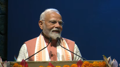  PM Modi addresses Indian diaspora, speaks Bhojpuri, Maithili