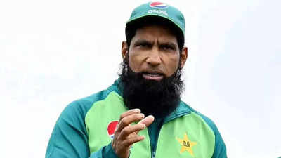 Batting coach Yousuf changes mind, will travel with Pakistan team to New Zealand