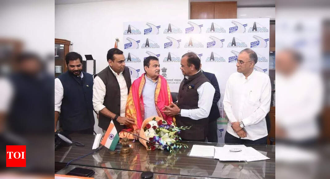 Venkat Reddy meets Union mins, seeks approval for key infra projects ...