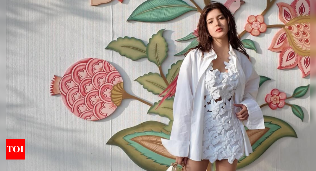 Shanaya Kapoor’s floral cut-out dress is as impressive as the teaser of her Bollywood debut 'Tu Yaa Main'